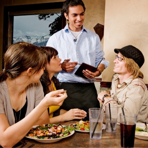 Clients fidèles avec les médias sociaux à Montréal pour les restaurants